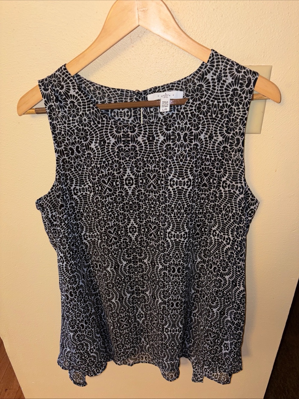 Fever Black & White Floral Geometric Tank Top lined flattering line